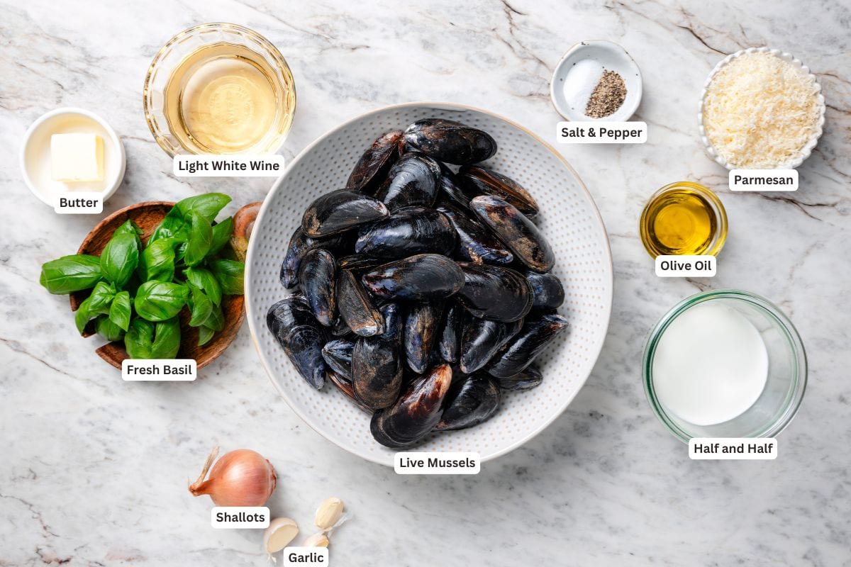 Ingredients for mussels in cream sauce.