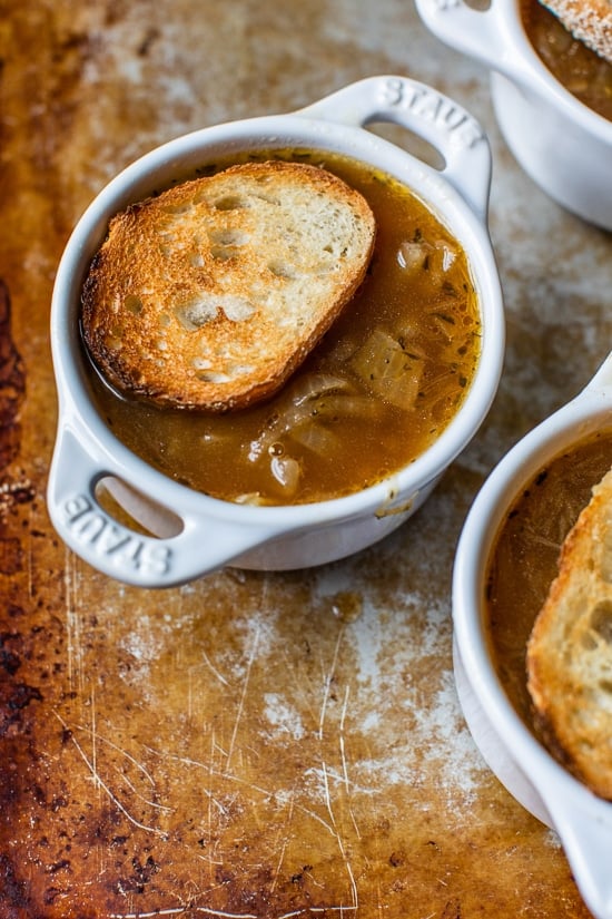 Cómo hacer sopa de cebolla francesa