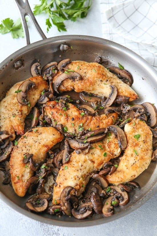 Chicken and Mushrooms in a Garlic White Wine Sauce is a great-tasting, 20-minute dish, perfect for those busy weeknights!