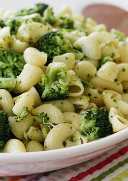 The Easiest Pasta and Broccoli Recipe that my whole family loves, including my kids. Only 5 ingredients and one pot, ready in under 15 minutes!