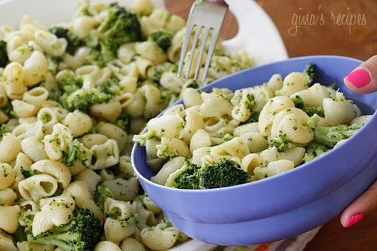 The Easiest Pasta and Broccoli Recipe that my whole family loves, including my kids. Only 5 ingredients and one pot, ready in under 15 minutes!