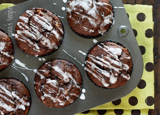 Any chocolate lovers out there? These double chocolate muffins made with bananas, chocolate chips and cocoa powder are moist and choco-licious! If you like the thought of eating chocolate for breakfast, then this is for you!