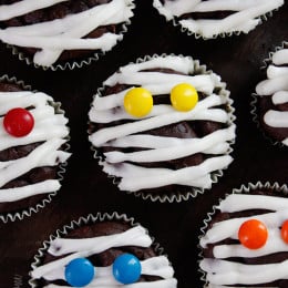 These are healthy Chocolate Mummy cupcakes with vanilla frosting, wouldn't these be so cute to bring to a Halloween party!