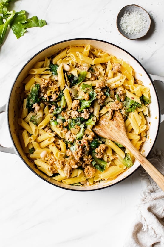 Pasta with Italian Chicken Sausage, Escarole and Beans is ridiculously good made with lots of garlic, lean Italian chicken sausage, and white cannellini beans.