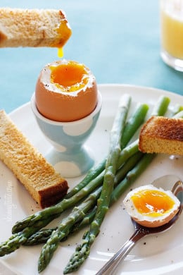 Strips of whole wheat toast "soldiers" and crisp tender asparagus dipped into a soft boiled egg, if that's not the perfect Spring breakfast, I don't know what is!
