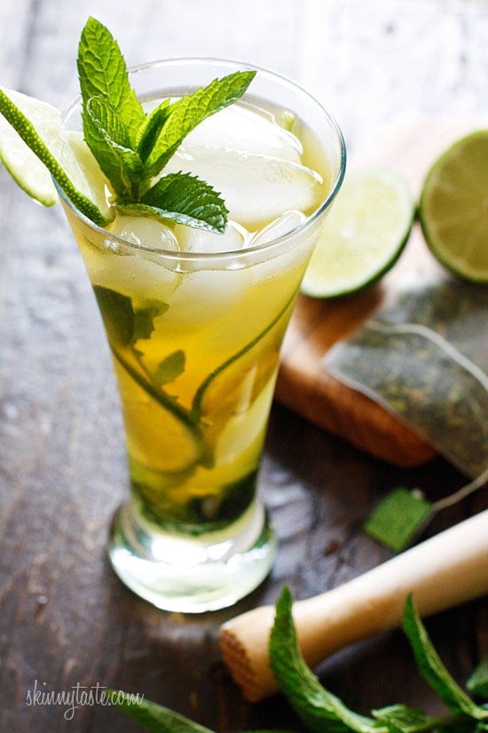 The perfect summer cocktail, a cross between a tall glass of fresh brewed iced green tea and a mojito! I think this is going to be my signature drink all summer, it's icy cool, and has the added bonus of antioxidant rich green tea.