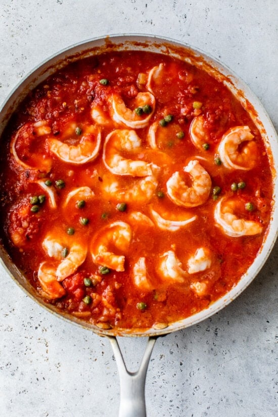 crevettes et câpres à la sauce tomate