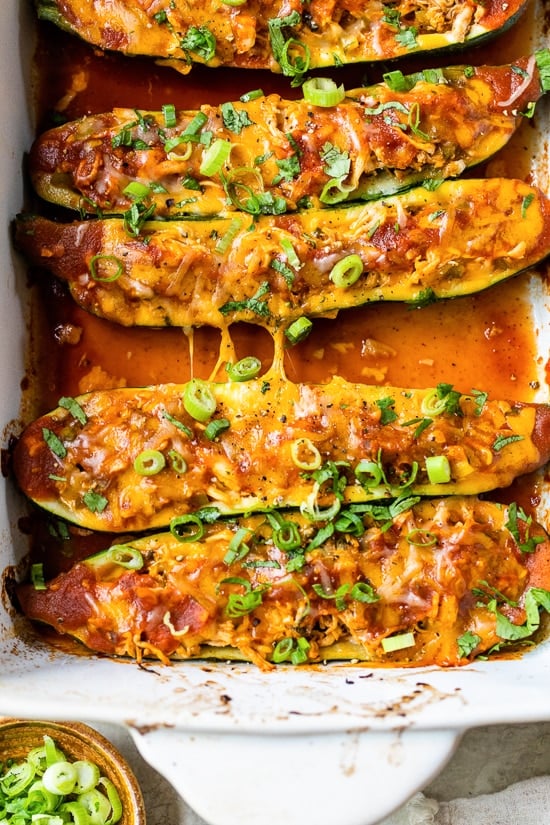 Kycklingbåtar bulleformad fylld zucchini