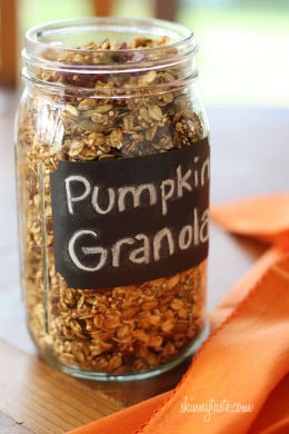 Skinny Pumpkin Granola – Homemade pumpkin granola made with oats, quinoa, maple, pumpkin spice, cinnamon, pecans, pepitas and dried cranberries.