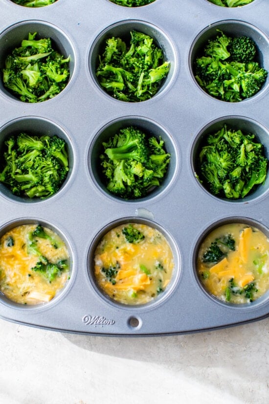 Muffins de huevo con brócoli y queso