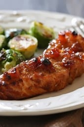 This broiled wild salmon recipe is made with Harry & David's Apple Cherry Chutney and it's SUPER easy and delicious – Perfect for weeknights or dinner parties!