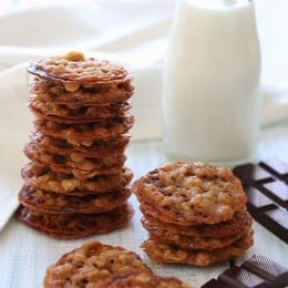 These delicious dark chocolate oatmeal lace cookies are light, crisp and chewy, sandwiched together with melted dark chocolate.