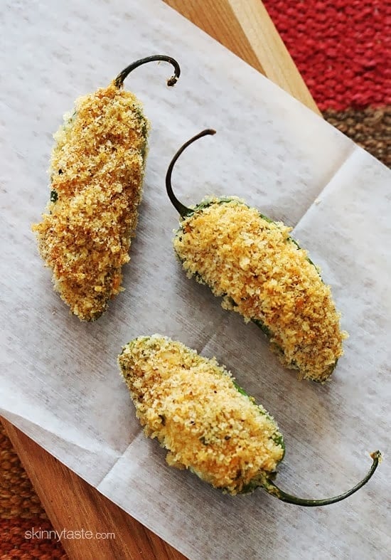 The little bite-sized Buffalo Chicken Jalapeño Poppers might be cute, but watch out – they pack a little kick! I love jalapeño poppers AND buffalo chicken so I decided to combine them both and really spice things up!