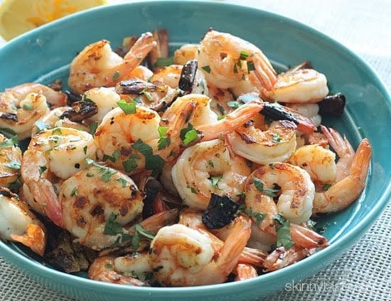 Sauteed shrimp with garlic, dried chilies and lemon juice – it's spicy, garlicky, acidic and sooooo good! You can serve this as an appetizer or for dinner