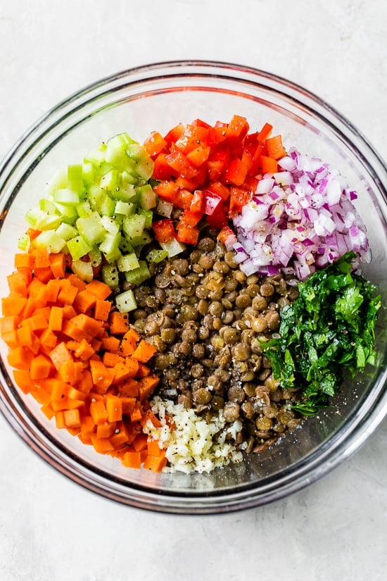 Ingrediënten voor salade met linzen