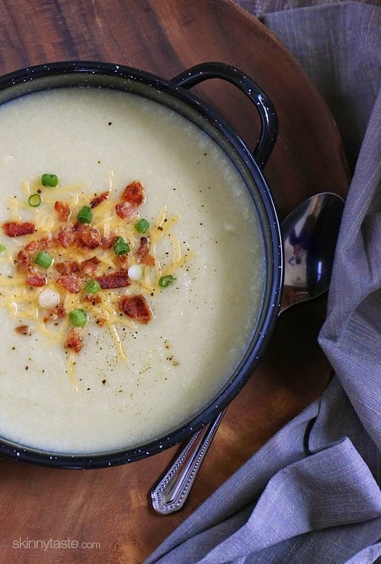 This creamy cauliflower leek soup is so quick and easy to make, you can whip up any night of the week! It's the perfect light soup if you want to have this as a first course, and leftovers are perfect for lunch.