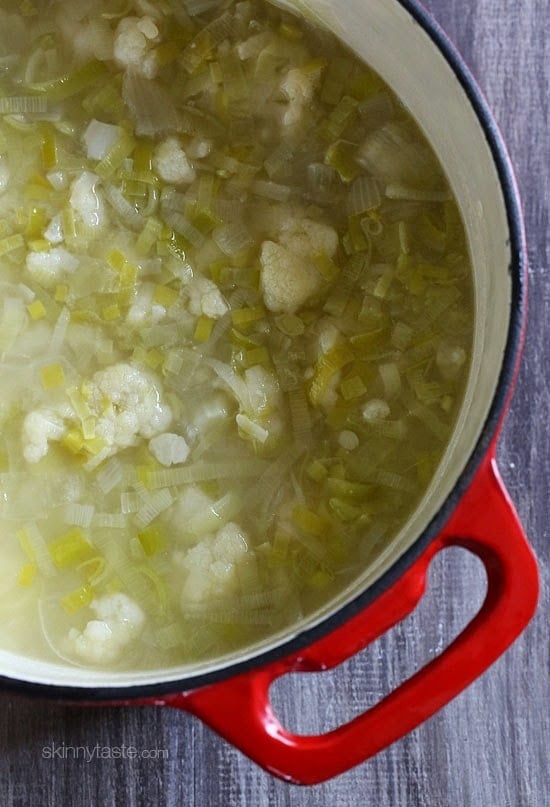 This creamy cauliflower leek soup is so quick and easy to make, you can whip up any night of the week! It's the perfect light soup if you want to have this as a first course, and leftovers are perfect for lunch.