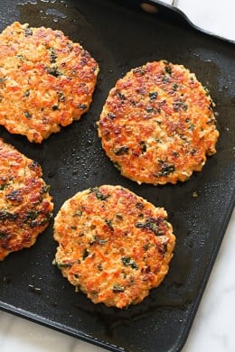 These delicious, healthy Healthy Salmon Quinoa Burgers, made with wild salmon, quinoa, and kale are loaded with good-for-you omegas and tons of protein!