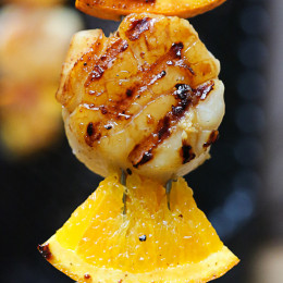 These grilled scallops are FANTASTIC and really simple to make. Once prepped, they take less than 6 minutes to cook. They can be served as an appetizer for four, or as a main dish for two.