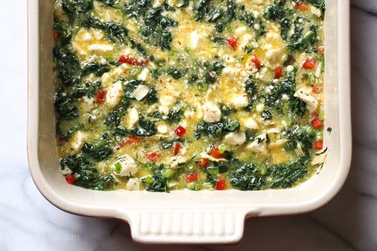 Eggs, spinach, artichokes and Feta cheese – a healthy breakfast casserole bake, perfect to feed a crowd. If you have family staying over for the holidays, this couldn't be easier.