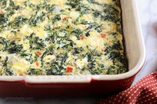 Eggs, spinach, artichokes and Feta cheese – a healthy breakfast casserole bake, perfect to feed a crowd. If you have family staying over for the holidays, this couldn't be easier.