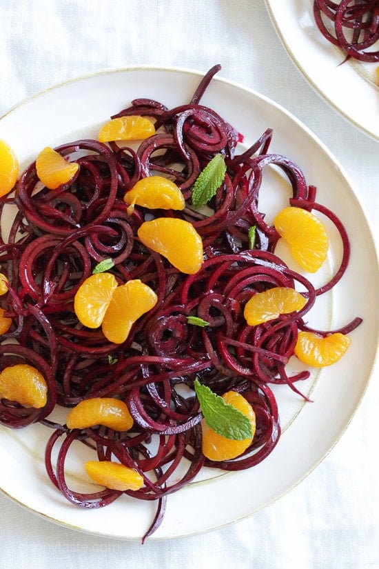 Raw Spiralized Beet & Mandarin Salad with Mint – ready in 15 minutes, raw, vegan and easy!