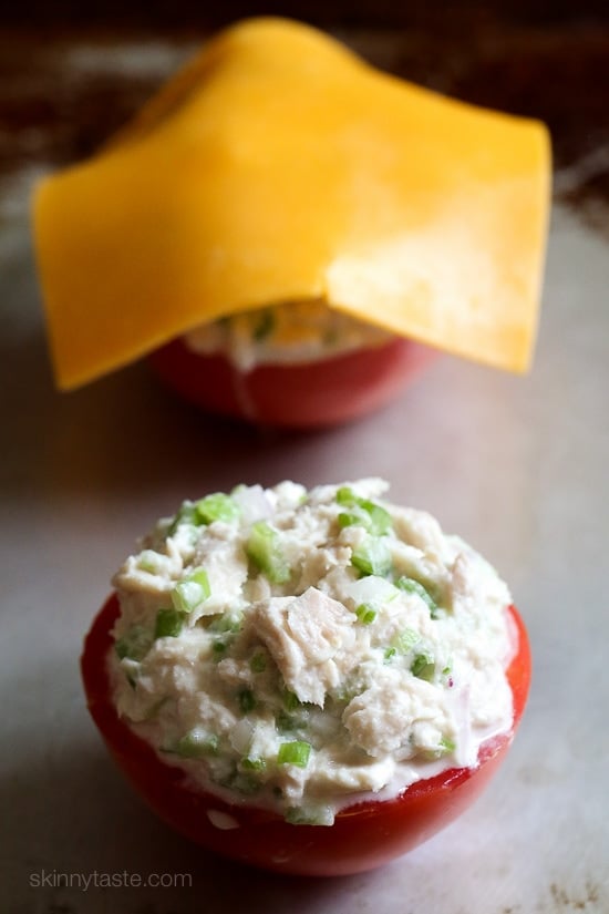 I swapped the bread for tomatoes in these quick and easy, low-carb stuffed tomato tuna melts made with tuna salad and melted cheddar. Perfect for lunch and a great way to use up those summer tomatoes!