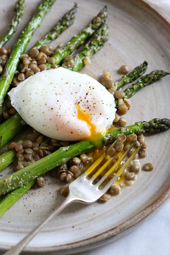 Asparagus and green lentils with poached egg