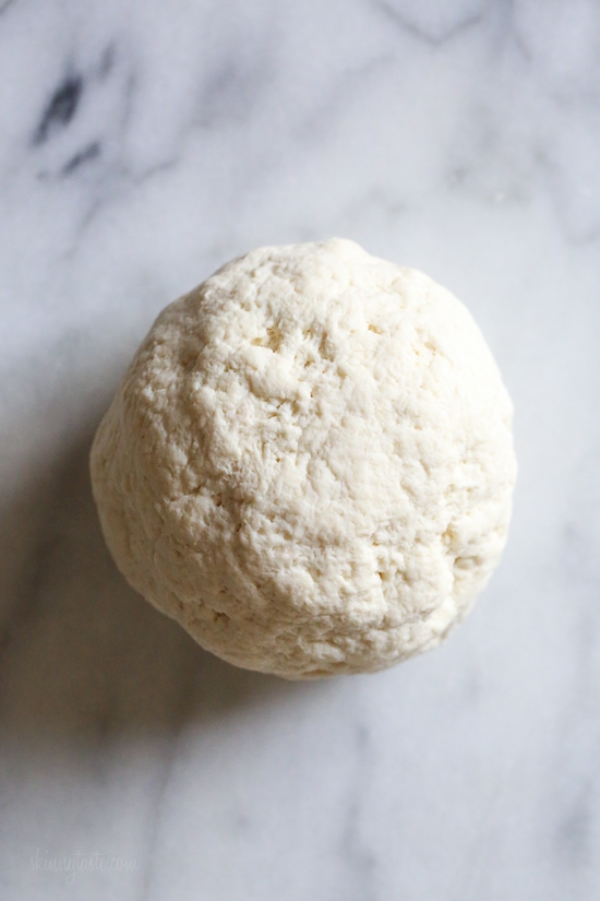 These soft, garlicky knots taste just like your favorite pizzeria’s garlic knots, but made from scratch using my easy yeast-free bagel dough recipe (just flour, Greek yogurt, baking powder and salt).