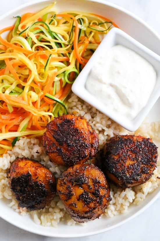 These quick seared Blackened Sea Scallops are coated in a homemade blend of blackened seasoning, then cooked in a cast iron skillet served with a creamy horseradish sauce.