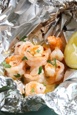 Shrimp Scampi Foil Packets are so fast and easy, perfect to make all summer long!