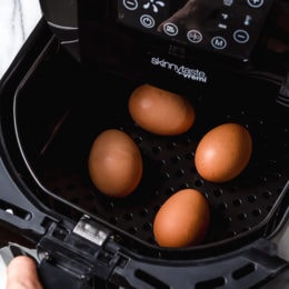 air fryer with eggs