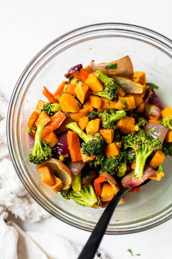 This nourishing Warm Curry Roasted Vegetable Salad with Honey Curry Dressing is a delicious vegetarian, gluten- and dairy-free dinner or make-ahead lunch.