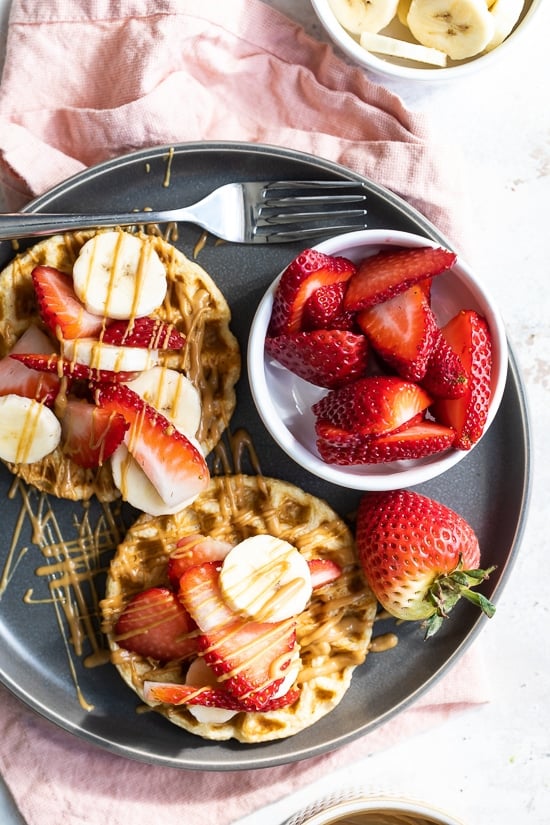 Oat waffle with strawberry, peanut butter and banana.