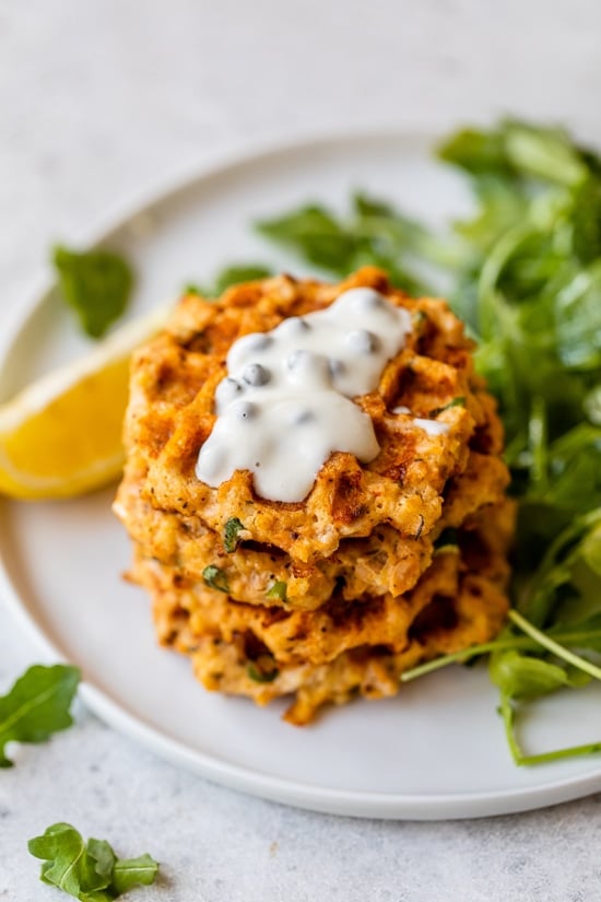 Salmon cakes with capers mayonnaise