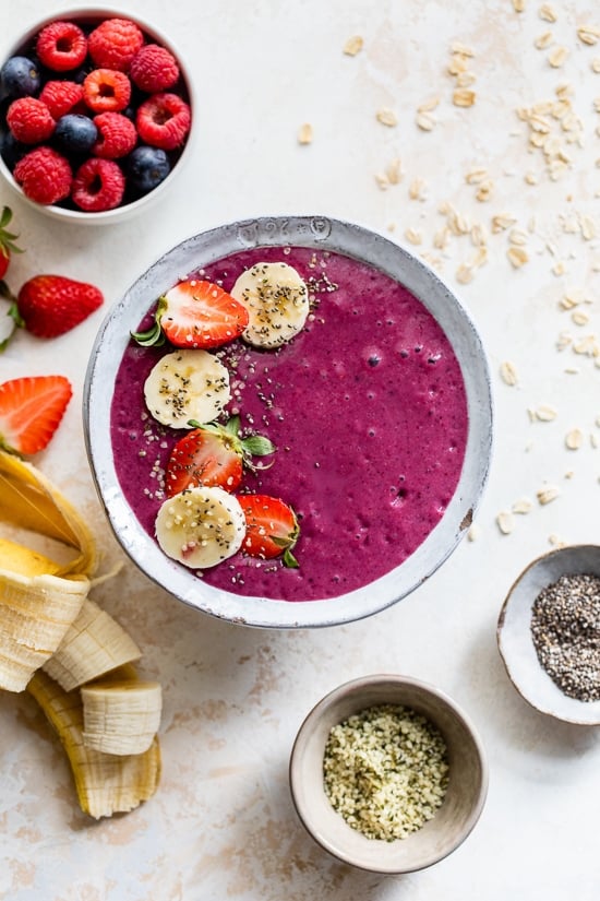 Oatmeal Berry Smoothie Bowl