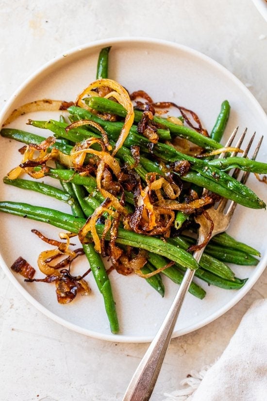 Roasted Green Beans with Caramelized Onions