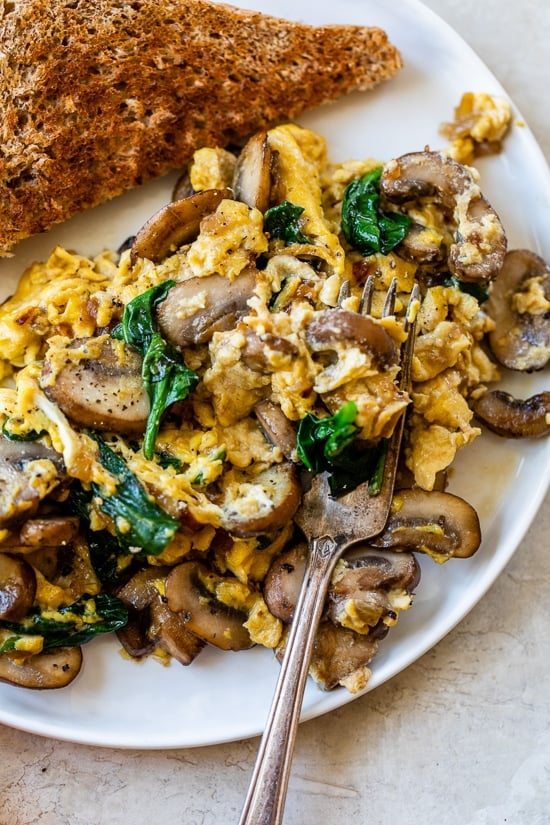 Mushroom-Spinach Scrambled Eggs - Low Carb Breakfast Recipes