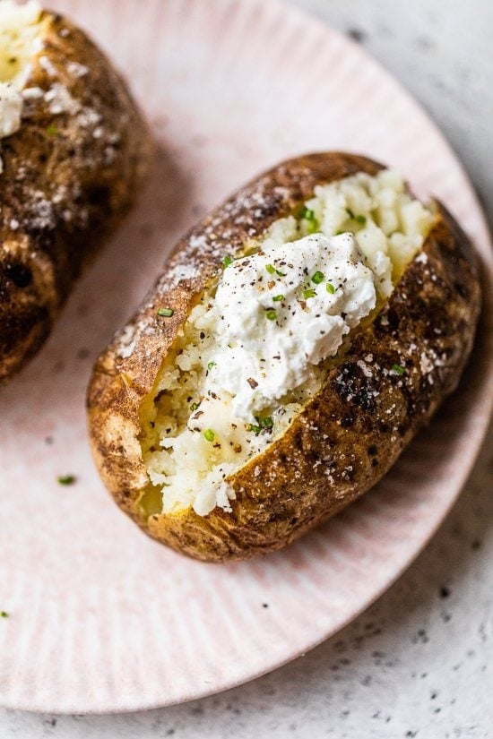 Baked Potatoes with Sour Cream and Chives