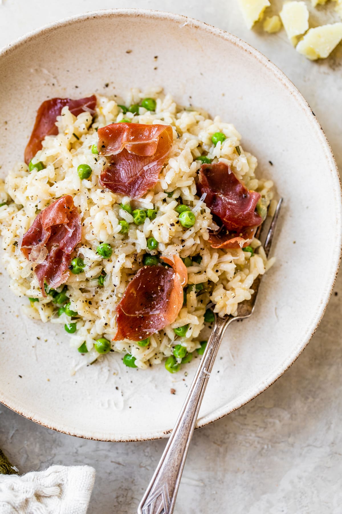 Risotto with prosciutto and peas in a bowl