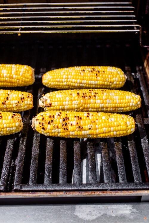 grilling corn on the grill