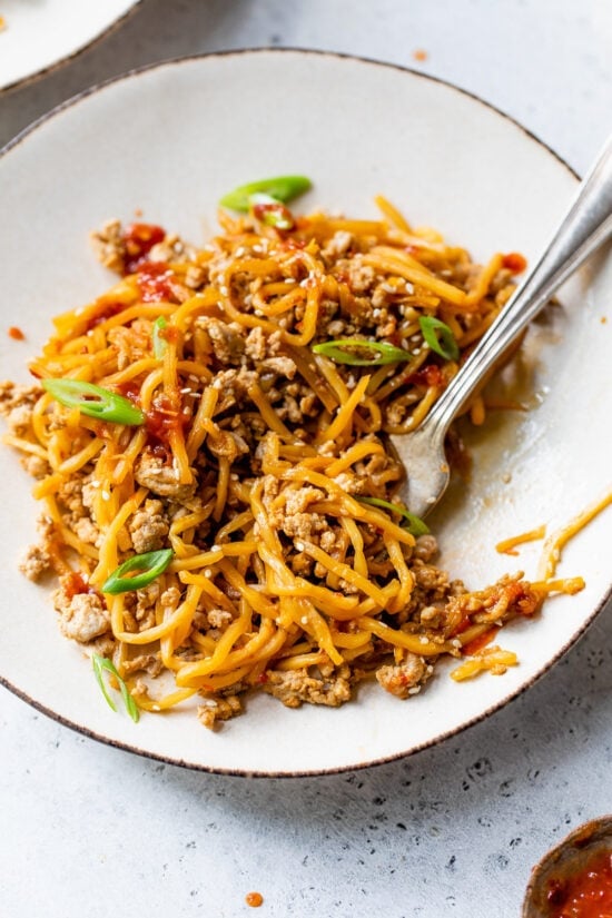 Fry the spicy hearts of palm noodles with the chicken
