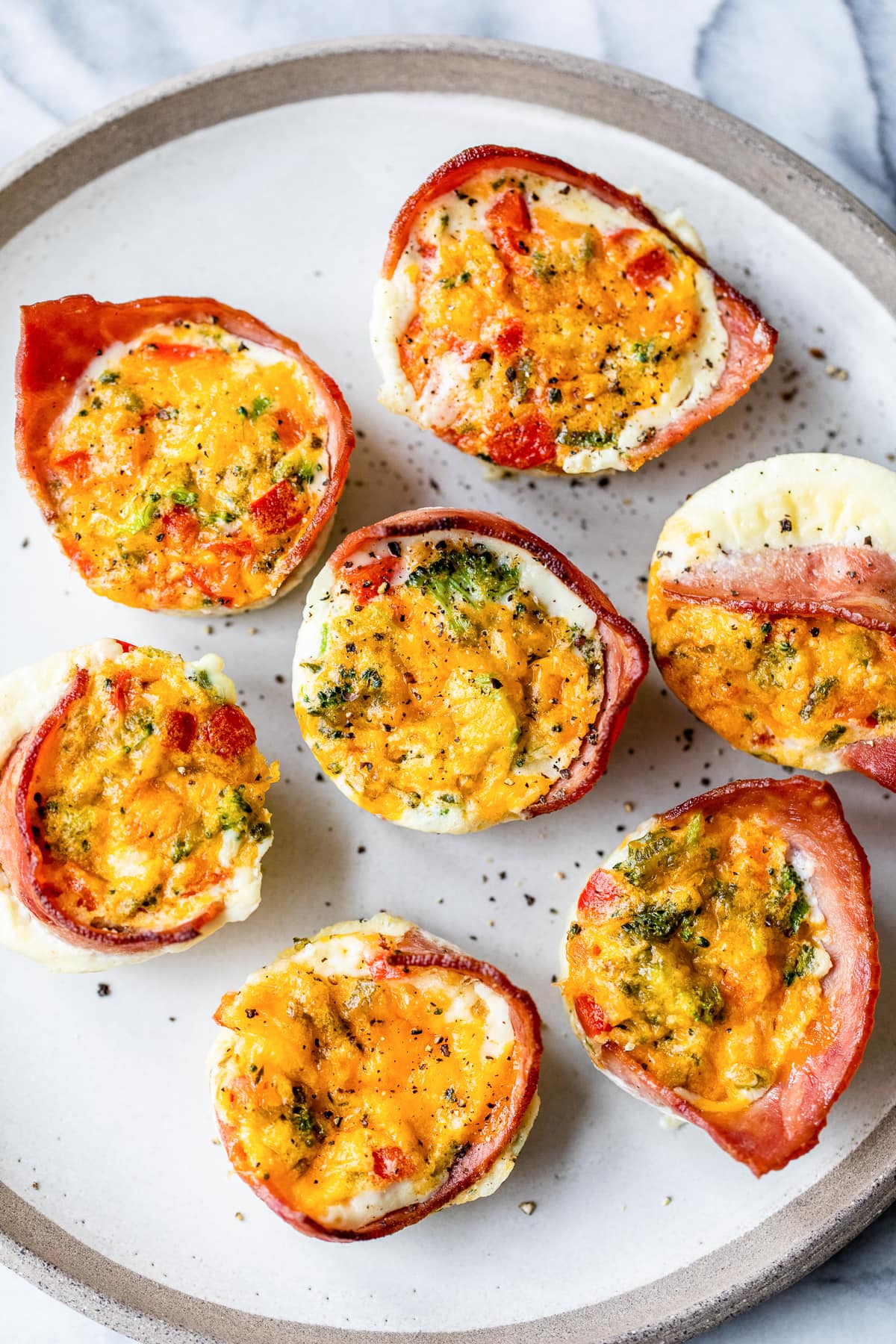 Egg muffin with turkey bacon, cottage cheese and vegetables