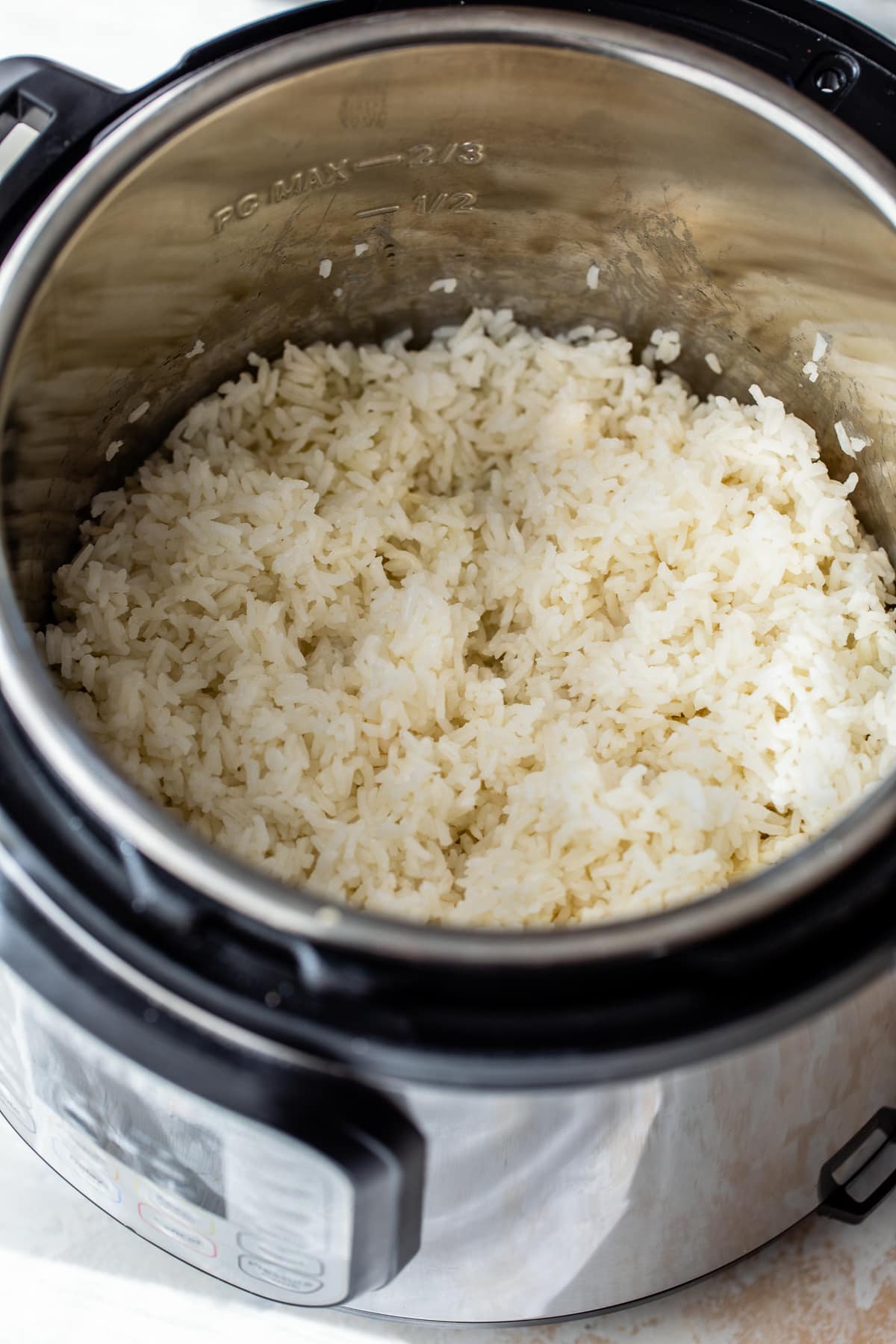 riz blanc dans le pot instantané