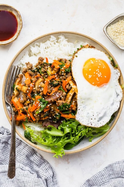 Ground Beef Bibimbap (Easy Korean-Inspired One-Skillet Bowl) - Skinnytaste